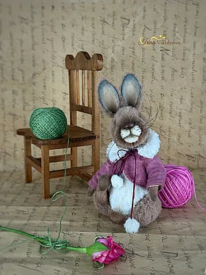 Mrs Josephine Rabbit with a shawl by Irina Vikultseva - Bear Pile