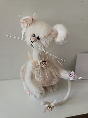Hedgehog by Sue Quinn-Hedgehog Corner - Bear Pile