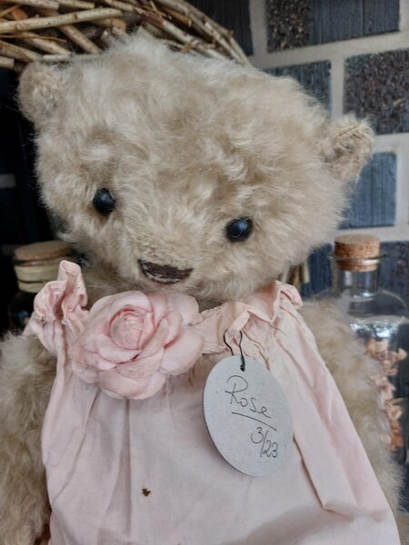 Rose by Susanne Tauber - Bear Pile