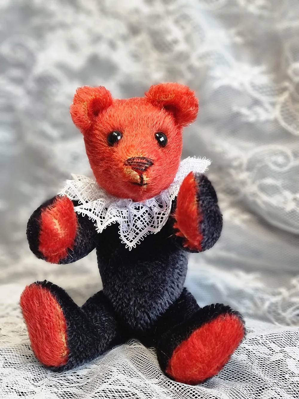 PARTICULARITIES NR. 2404 by NICOLE LUDIG - Bear Pile