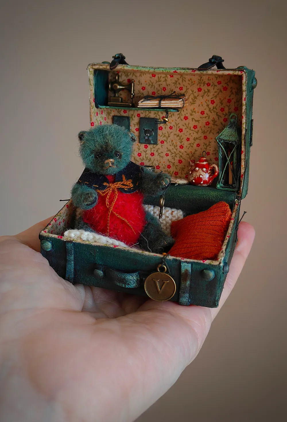 * vintage mini bear ❀ * 小さな クマちゃん Mini bear in suitcase by Koshcheeva Anna - Bear Pile
