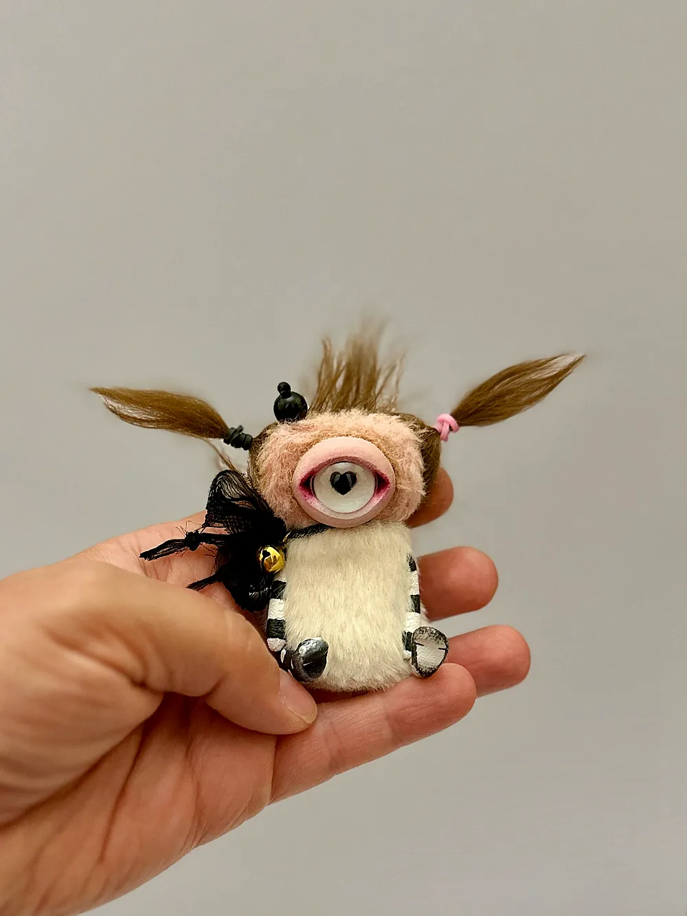 ⑧Julia Golub様 mini cyclops ひとつめちゃん 【公式通販】