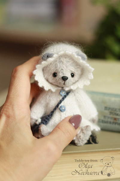emmy  olga nechaeva bear pile