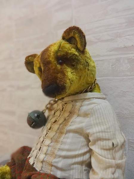 old friend by Anna Rudenko - Bear Pile