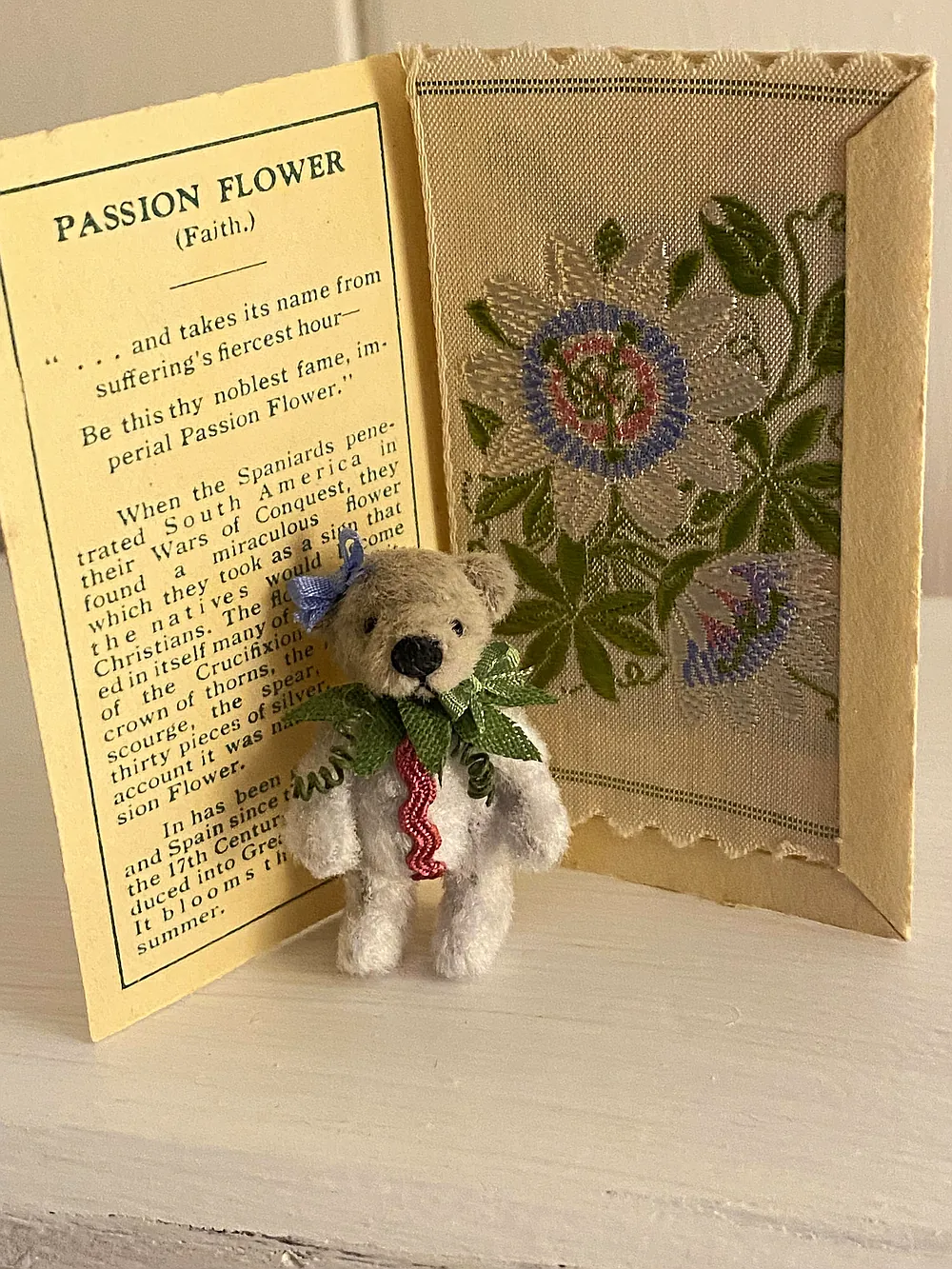 Ric Rac Corners Lady Passion flower by Sally Lambert - Bear Pile